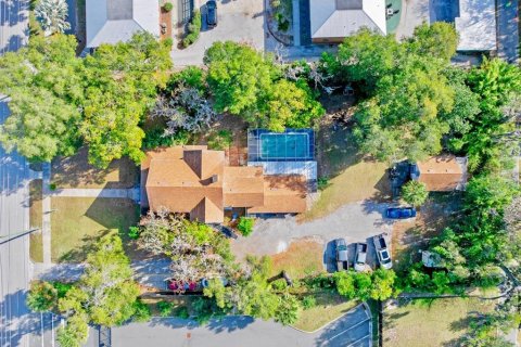 Commercial property in DeLand, Florida 383.04 sq.m. № 2096637 - photo 3