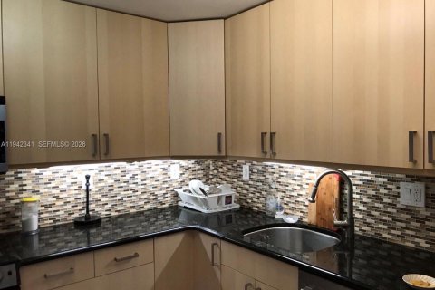 Copropriété à louer à Hallandale Beach, Floride: 2 chambres, 108.23 m2 № 1999645 - photo 9