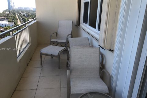 Copropriété à louer à Hallandale Beach, Floride: 2 chambres, 108.23 m2 № 1999645 - photo 12