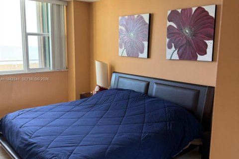 Copropriété à louer à Hallandale Beach, Floride: 2 chambres, 108.23 m2 № 1999645 - photo 5