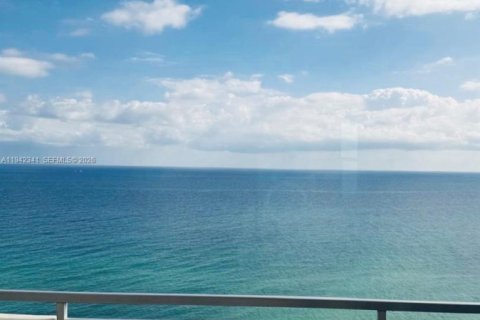 Copropriété à louer à Hallandale Beach, Floride: 2 chambres, 108.23 m2 № 1999645 - photo 13