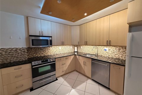 Condo in Hallandale Beach, Florida, 2 bedrooms  № 1999645 - photo 21