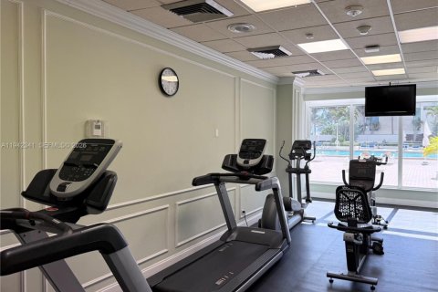 Condo in Hallandale Beach, Florida, 2 bedrooms  № 1999645 - photo 24