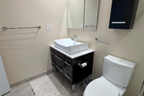 Condo in Hallandale Beach, Florida, 2 bedrooms  № 1999645 - photo 20