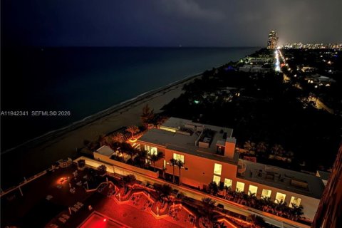 Condo in Hallandale Beach, Florida, 2 bedrooms  № 1999645 - photo 30