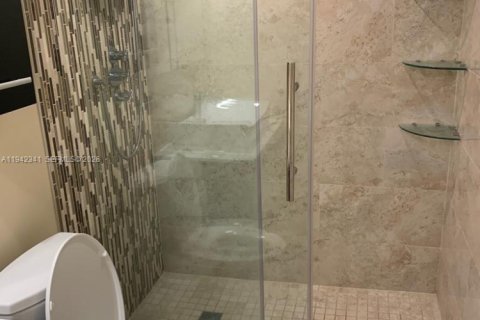 Copropriété à louer à Hallandale Beach, Floride: 2 chambres, 108.23 m2 № 1999645 - photo 11
