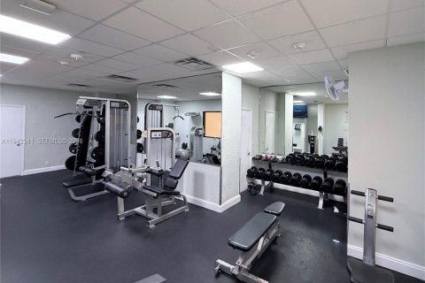 Condo in Hallandale Beach, Florida, 2 bedrooms  № 1999645 - photo 26