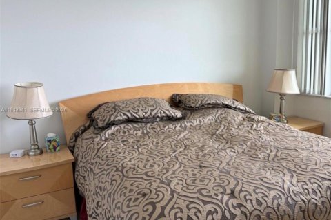 Copropriété à louer à Hallandale Beach, Floride: 2 chambres, 108.23 m2 № 1999645 - photo 2