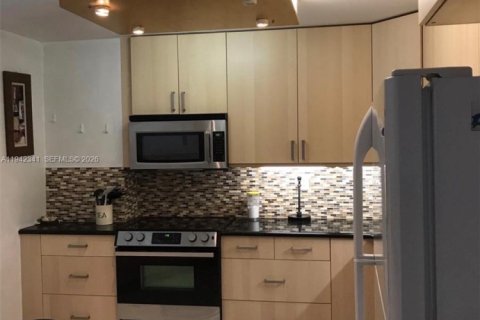 Copropriété à louer à Hallandale Beach, Floride: 2 chambres, 108.23 m2 № 1999645 - photo 8