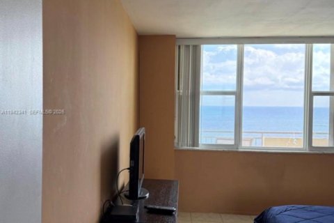 Copropriété à louer à Hallandale Beach, Floride: 2 chambres, 108.23 m2 № 1999645 - photo 7