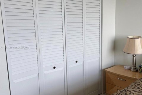 Copropriété à louer à Hallandale Beach, Floride: 2 chambres, 108.23 m2 № 1999645 - photo 3