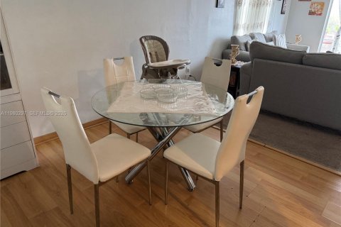 Купить кондоминиум в Маргит, Флорида 2 спальни, 92.9м2, № 2043511 - фото 10