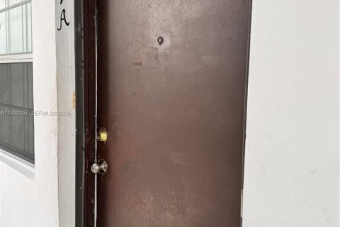 Купить кондоминиум в Маргит, Флорида 2 спальни, 92.9м2, № 2043511 - фото 5