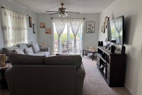 Купить кондоминиум в Маргит, Флорида 2 спальни, 92.9м2, № 2043511 - фото 9