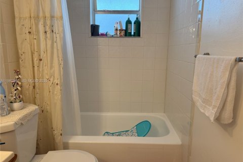 Купить кондоминиум в Маргит, Флорида 2 спальни, 92.9м2, № 2043511 - фото 22