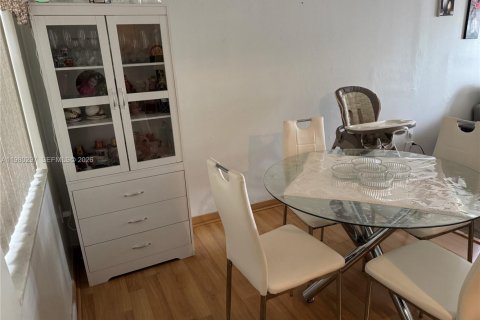 Купить кондоминиум в Маргит, Флорида 2 спальни, 92.9м2, № 2043511 - фото 11