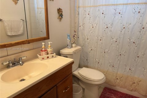 Купить кондоминиум в Маргит, Флорида 2 спальни, 92.9м2, № 2043511 - фото 20