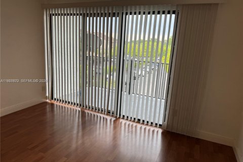 Condominio en venta en Coral Springs, Florida, 2 dormitorios, 91.6 m2 № 2020636 - foto 10