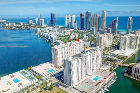 Copropriété à vendre à Sunny Isles Beach, Floride: 1 chambre, 87.61 m2 № 2026714 - photo 1