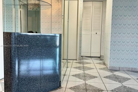 Copropriété à vendre à Sunny Isles Beach, Floride: 1 chambre, 87.61 m2 № 2026714 - photo 10