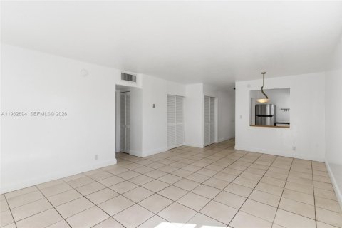 Купить кондоминиум в Пайнкрест, Флорида 1 спальня, 65.03м2, № 2025750 - фото 7