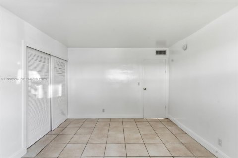 Купить кондоминиум в Пайнкрест, Флорида 1 спальня, 65.03м2, № 2025750 - фото 14