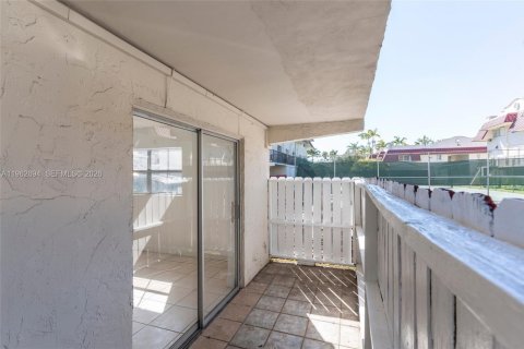 Купить кондоминиум в Пайнкрест, Флорида 1 спальня, 65.03м2, № 2025750 - фото 17