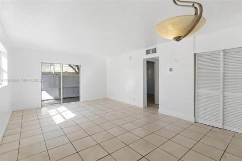 Купить кондоминиум в Пайнкрест, Флорида 1 спальня, 65.03м2, № 2025750 - фото 4