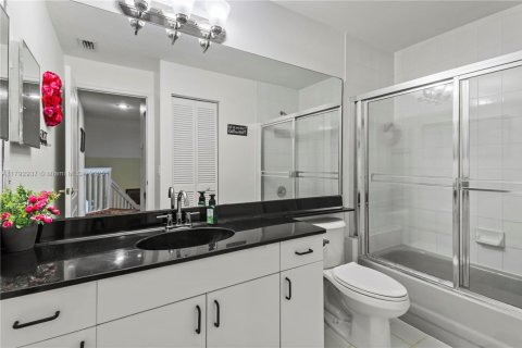 House in Coral Springs, Florida 4 bedrooms, 202.53 sq.m. № 1712222 - photo 12