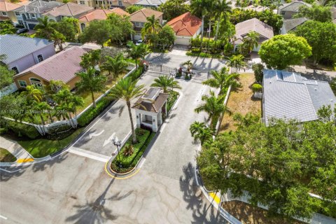 House in Coral Springs, Florida 4 bedrooms, 202.53 sq.m. № 1712222 - photo 23