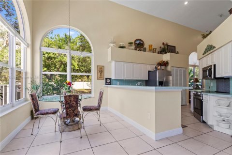House in Coral Springs, Florida 4 bedrooms, 202.53 sq.m. № 1712222 - photo 7