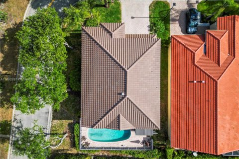 House in Coral Springs, Florida 4 bedrooms, 202.53 sq.m. № 1712222 - photo 22