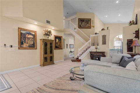 House in Coral Springs, Florida 4 bedrooms, 202.53 sq.m. № 1712222 - photo 3