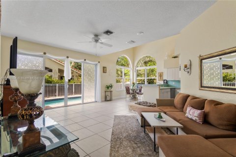 House in Coral Springs, Florida 4 bedrooms, 202.53 sq.m. № 1712222 - photo 17