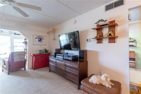 Condo in Dunedin, Florida, 2 bedrooms  № 1877446 - photo 9
