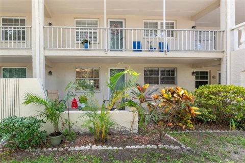 Condo in Dunedin, Florida, 2 bedrooms  № 1877446 - photo 1