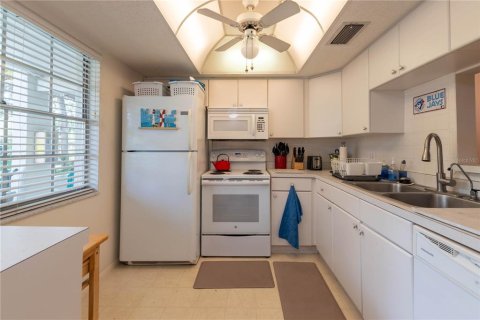 Condo in Dunedin, Florida, 2 bedrooms  № 1877446 - photo 12