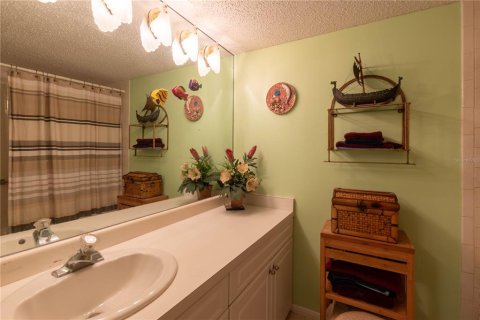 Condo in Dunedin, Florida, 2 bedrooms  № 1877446 - photo 16