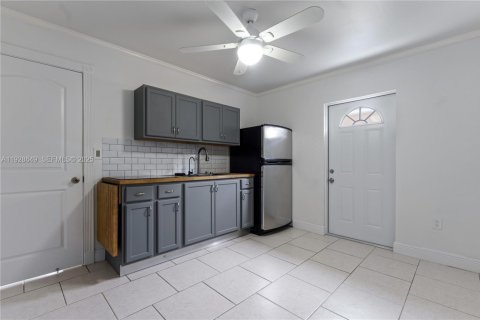 Apartamento en alquiler en Hialeah, Florida, 1 dormitorio, 132.66 m2 № 1987089 - foto 10