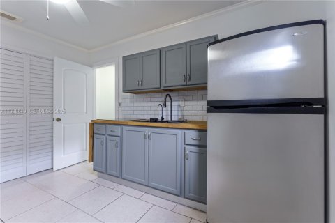 Apartamento en alquiler en Hialeah, Florida, 1 dormitorio, 132.66 m2 № 1987089 - foto 11