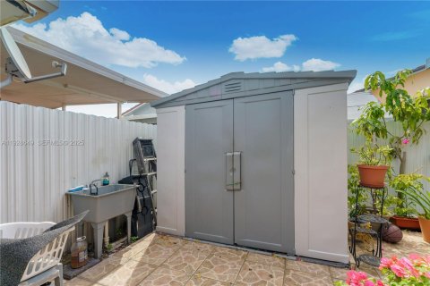 Apartamento en alquiler en Hialeah, Florida, 1 dormitorio, 132.66 m2 № 1987089 - foto 17