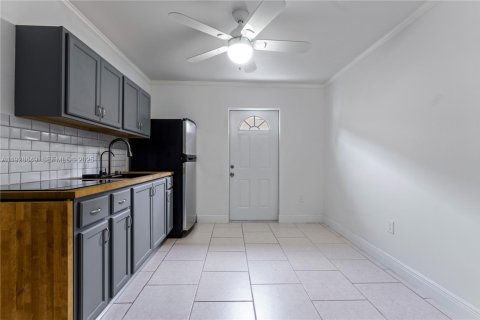 Apartamento en alquiler en Hialeah, Florida, 1 dormitorio, 132.66 m2 № 1987089 - foto 2