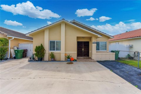 Apartamento en alquiler en Hialeah, Florida, 1 dormitorio, 132.66 m2 № 1987089 - foto 9