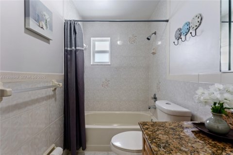 Apartamento en alquiler en Hialeah, Florida, 1 dormitorio, 132.66 m2 № 1987089 - foto 4