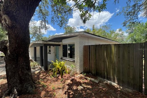 House in Tampa, Florida 4 bedrooms, 157 sq.m. № 2302353
