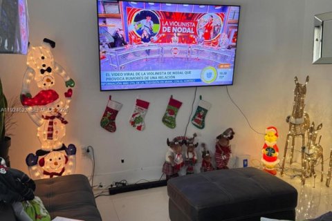 Propiedad comercial en venta en Miami, Florida, 244.89 m2 № 1982687 - foto 7