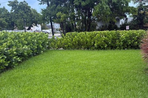 Propiedad comercial en venta en Miami, Florida, 244.89 m2 № 1982687 - foto 3