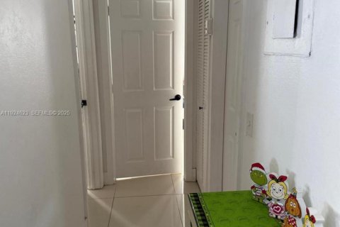 Propiedad comercial en venta en Miami, Florida, 244.89 m2 № 1982687 - foto 6