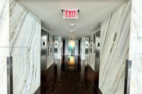 Copropriété à vendre à Miami, Floride: 1 chambre, 78.6 m2 № 2080202 - photo 21