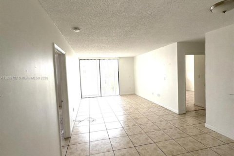 Appartement à louer à Miami, Floride: 2 chambres, 92.16 m2 № 1830605 - photo 7